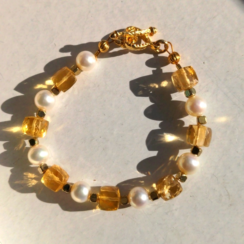 New Citrine & genuine  pearl bracelet. 7" Handcrafted.  Gold plated.  Unique